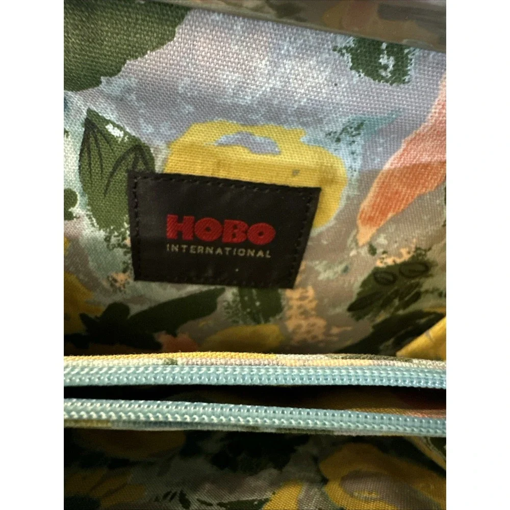 HOBO INTERNATIONAL Vintage Kiss-Lock Frame Clutch Bag Light Green Leather Chain
